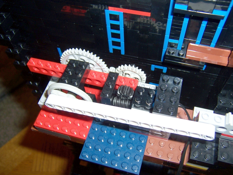 Illustration for article titled Moving Lego Donkey Kong People, Lego Donkey F*cking Kong